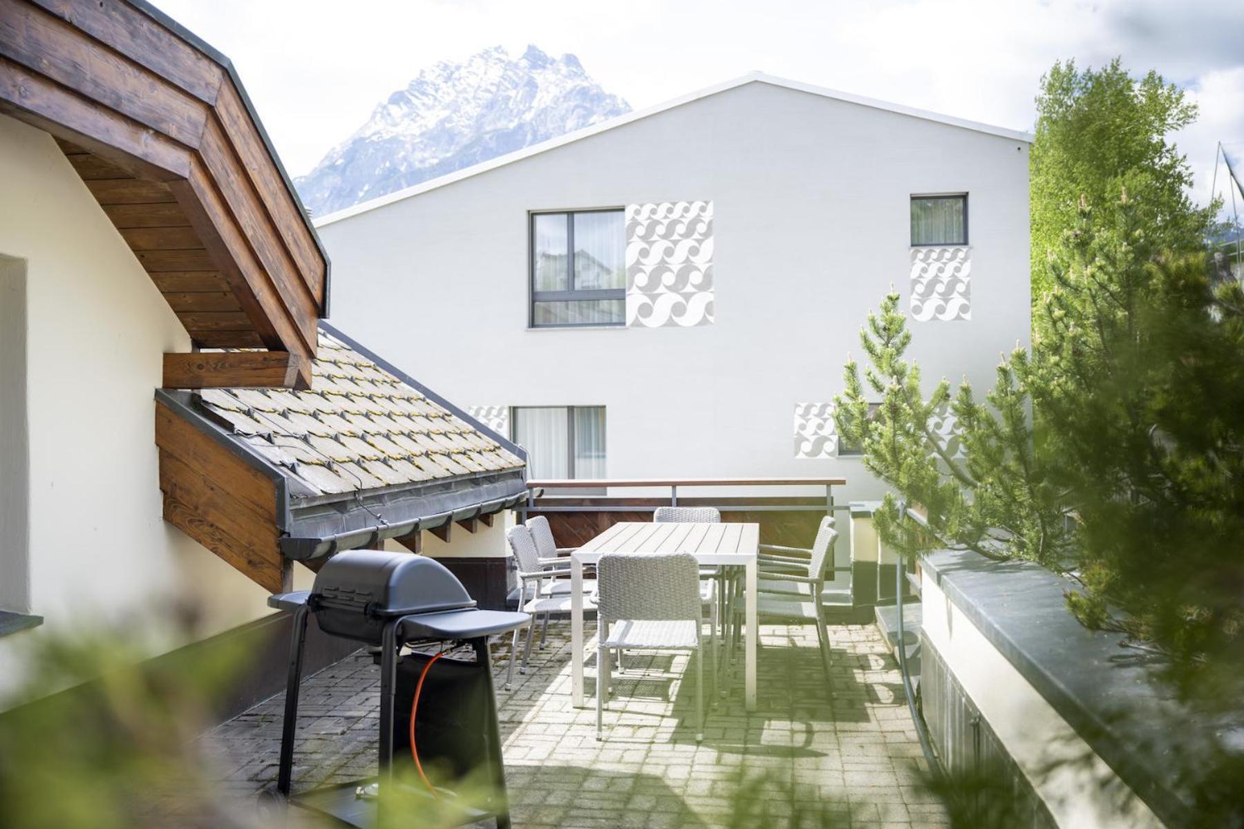 Chasa Stradun 400 Apartment Scuol Exterior photo